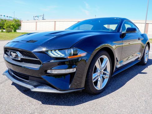 Used 2019 Ford Mustang Premium w/ Equipment Group 201A RWD image 8