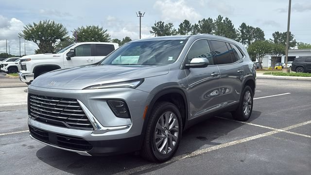 Used 2025 Buick Enclave Preferred FWD image 3