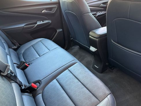 Used 2023 Chevrolet Bolt EUV LT w/ Convenience Package FWD image 18