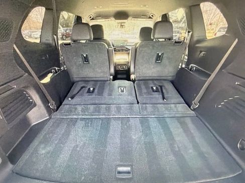 Used 2025 Buick Enclave Preferred FWD image 7
