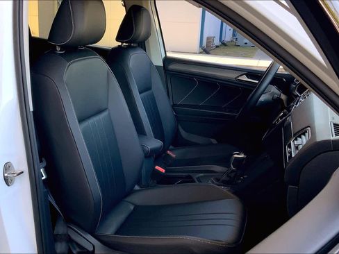 Used 2022 Volkswagen Tiguan SE image 9