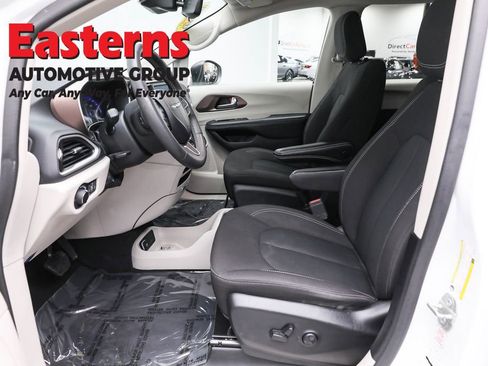 Used 2023 Chrysler Voyager LX FWD image 14