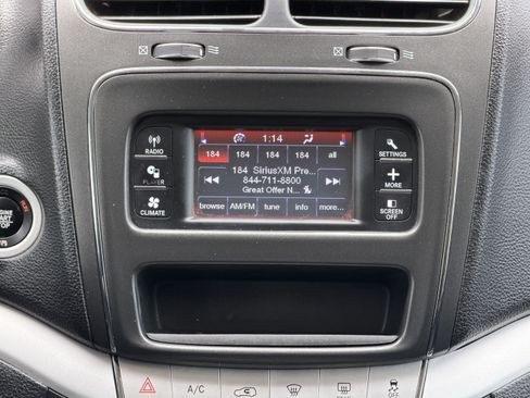 Used 2019 Dodge Journey SE w/ Connectivity Group FWD image 5