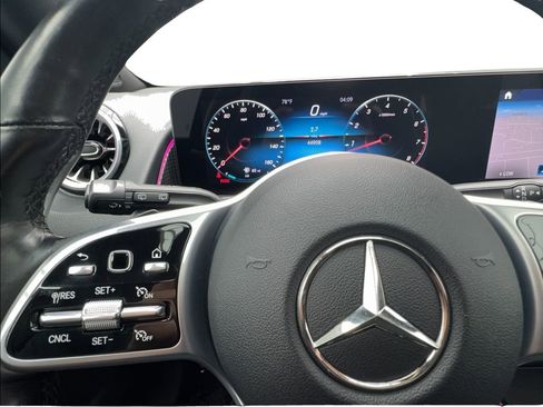 Used 2022 Mercedes-Benz GLB 250 4MATIC w/ Premium Package Lite image 39