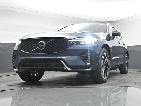 New 2026 Volvo XC60 T8 Plus w/ Climate Package PRO AWD/4WD image 39