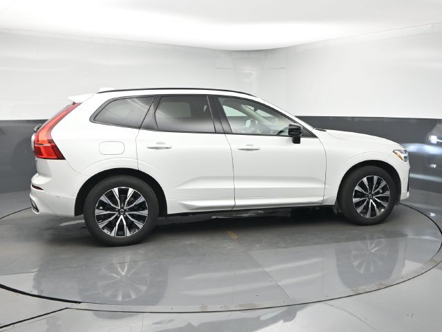 Used 2024 Volvo XC60 B5 Plus w/ Protection Package Premier AWD/4WD image 9