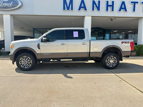 Used 2017 Ford F250 King Ranch w/ FX4 Off-Road Package AWD/4WD image 4