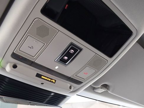 Used 2025 Land Rover Discovery Sport S image 35