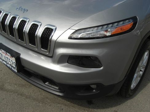 Used 2015 Jeep Cherokee Latitude FWD image 3