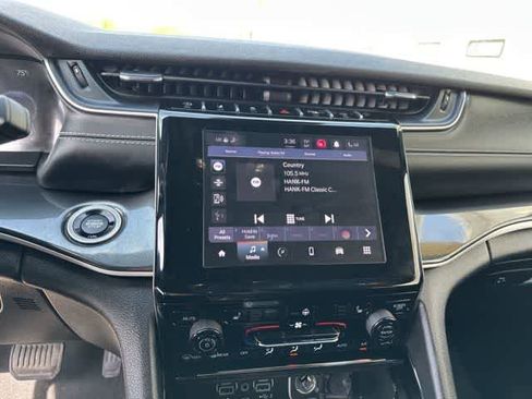 Used 2023 Jeep Grand Cherokee Altitude image 8