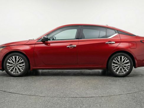 Used 2025 Nissan Altima 2.5 SV image 5