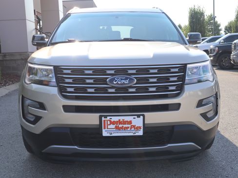 Used 2017 Ford Explorer XLT FWD image 4