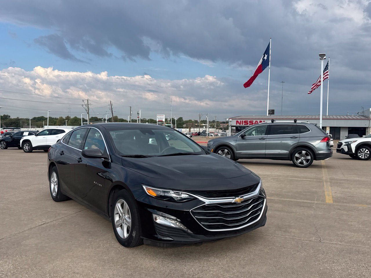 Used 2025 Chevrolet Malibu LT FWD image 2