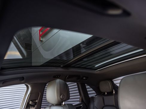 Certified 2023 Porsche Macan AWD/4WD image 14