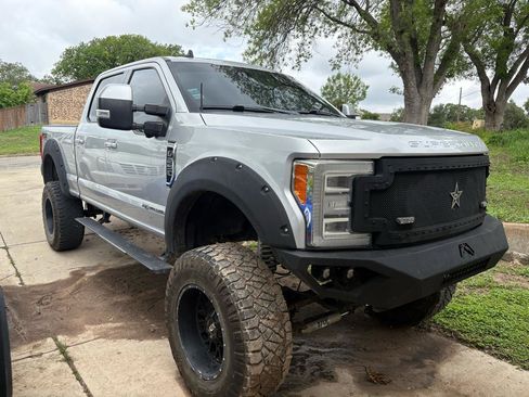 Used 2019 Ford F250 Lariat w/ Lariat Ultimate Package AWD/4WD image 2