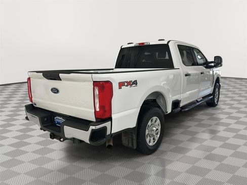Used 2023 Ford F250 XLT w/ FX4 Off-Road Package AWD/4WD image 5