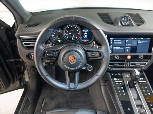 Certified 2026 Porsche Macan AWD/4WD image 28