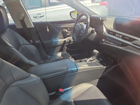 Used 2019 Lexus ES 350 w/ Premium Package image 8