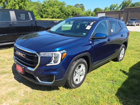 Used 2022 GMC Terrain SLE w/ Driver Convenience Package FWD image 3