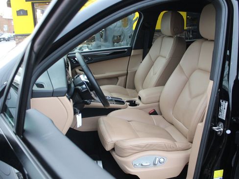 Used 2020 Porsche Macan image 13