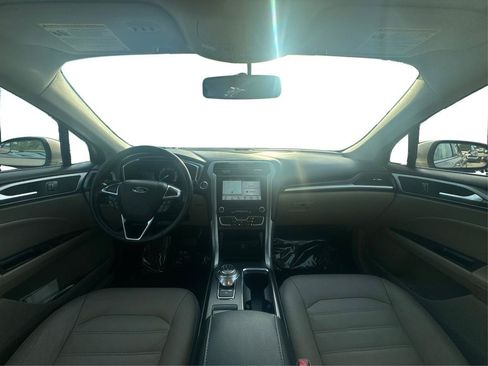 Used 2017 Ford Fusion SE w/ Fusion SE Technology Package FWD image 17