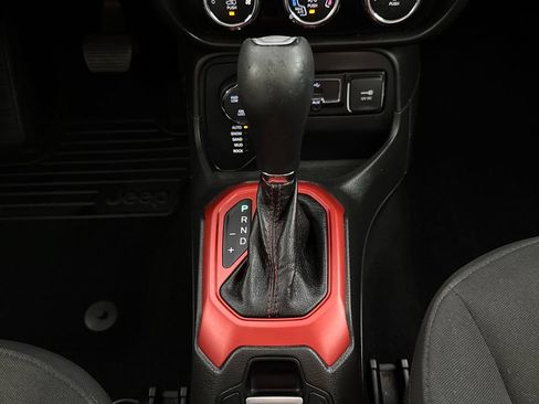 Used 2016 Jeep Renegade Trailhawk AWD/4WD image 18