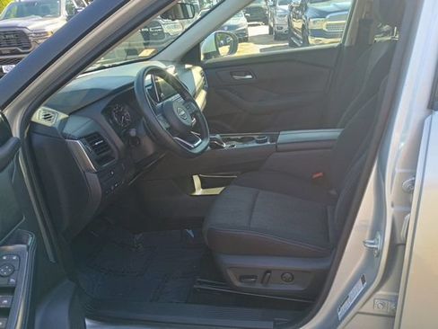 Used 2024 Nissan Rogue SV AWD/4WD image 25