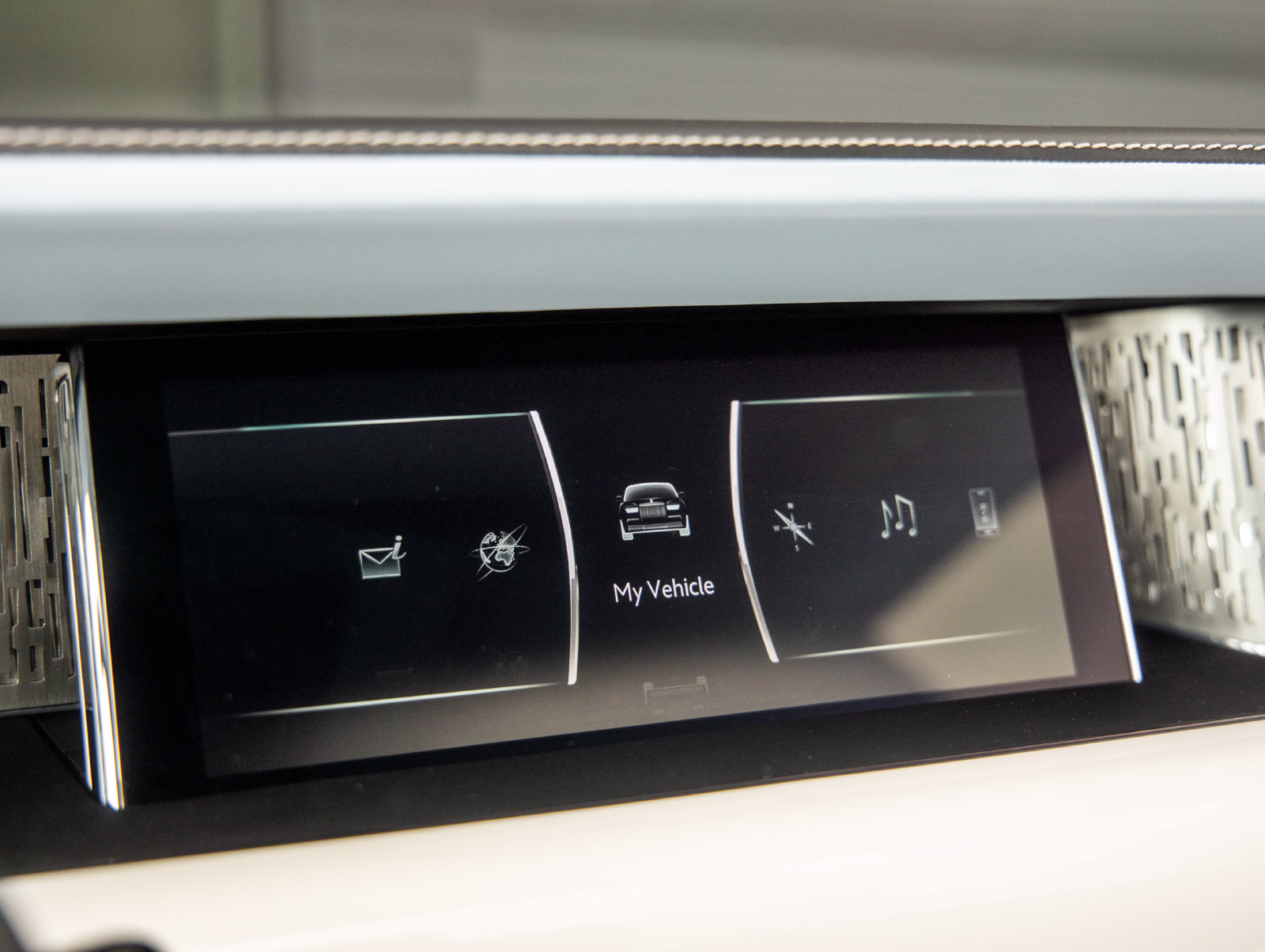 Used 2023 Rolls-Royce Phantom Extended Wheelbase w/ Leather Finishing Pack RWD image 42