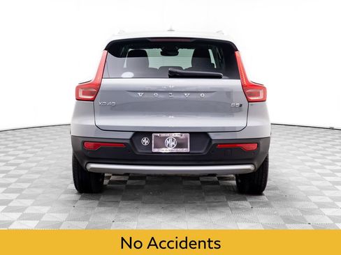 Used 2025 Volvo XC40 B5 Core image 4