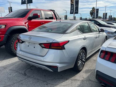 Used 2023 Nissan Altima 2.5 SV image 5