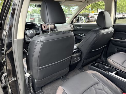 New 2026 Nissan Pathfinder Platinum FWD image 19