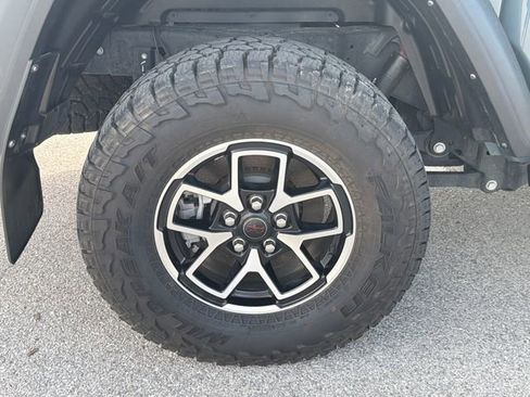 Used 2024 Jeep Gladiator Rubicon w/ Technology Group AWD/4WD image 66