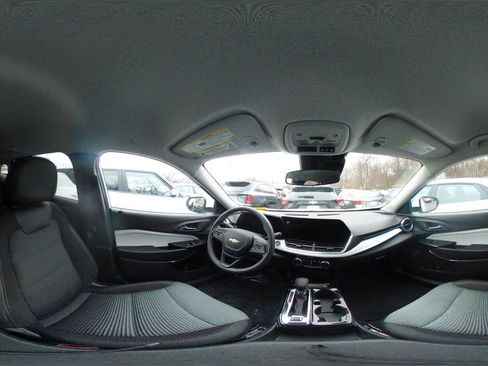 Used 2025 Chevrolet Trax LT image 36