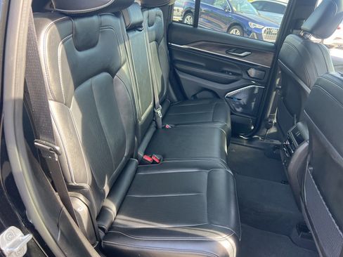 Used 2022 Jeep Grand Cherokee Overland w/ MOPAR Finishing Package image 44