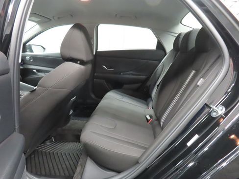 Used 2024 Hyundai Elantra SEL FWD image 13