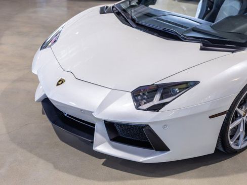 Used 2015 Lamborghini Aventador LP 700-4 image 3