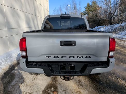 Used 2018 Toyota Tacoma TRD Off-Road image 8