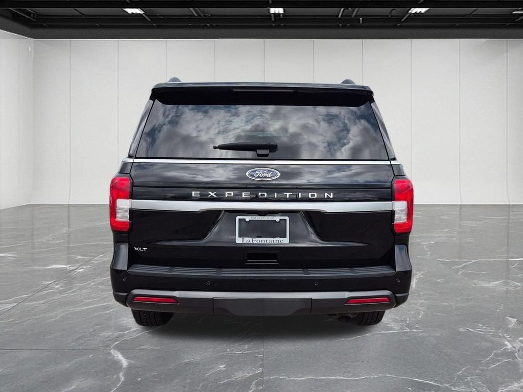 Used 2023 Ford Expedition XLT AWD/4WD image 4