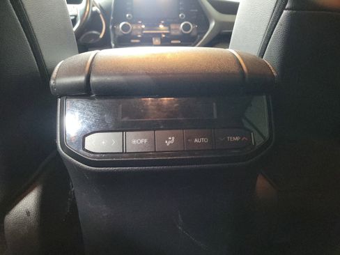 Used 2020 Toyota Highlander XLE image 14