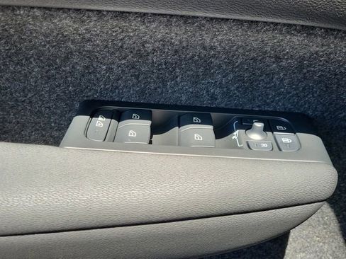 New 2025 Volvo XC40 B5 Ultra w/ Climate Package image 7