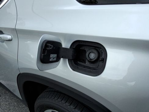 Certified 2020 Chevrolet Traverse LT w/ LT Premium Package FWD image 12