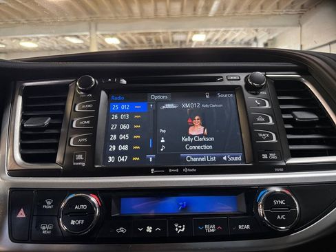 Used 2016 Toyota Highlander Limited image 17