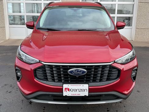 Used 2023 Ford Escape Platinum image 2