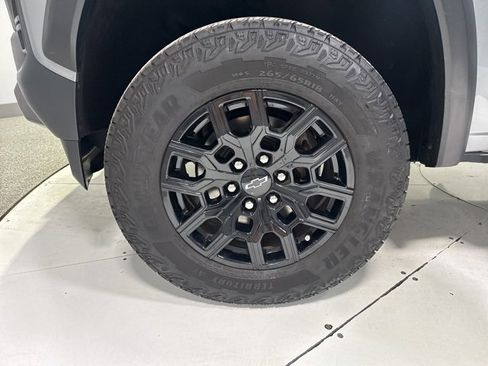 Used 2023 Chevrolet Colorado Trail Boss w/ Technology Package image 5