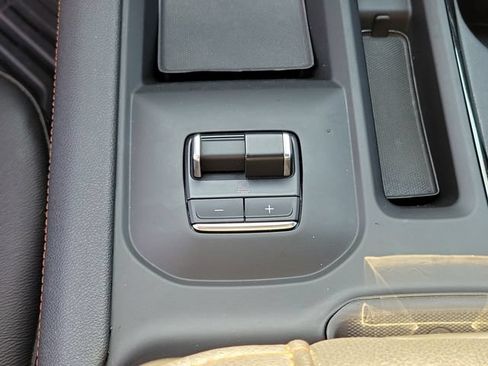 Used 2024 GMC Sierra 2500 AT4 w/ AT4 Preferred Package AWD/4WD image 28