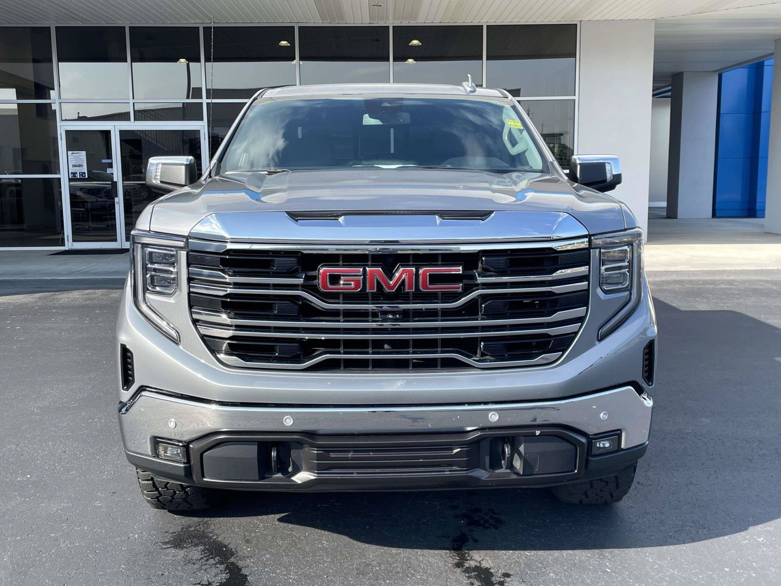 Used 2024 GMC Sierra 1500 SLT w/ SLT Premium Plus Package AWD/4WD image 8