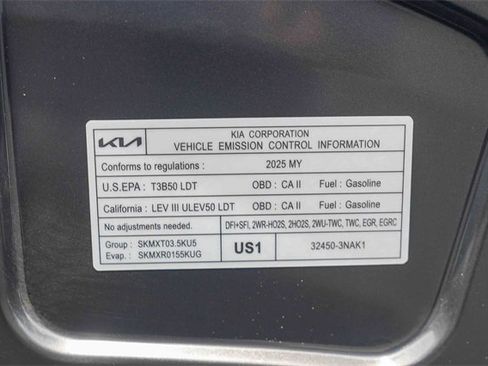 Used 2025 Kia Carnival image 29