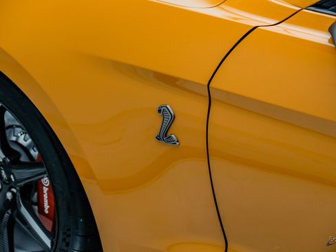 Used 2021 Ford Mustang Shelby GT500 w/ Carbon Fiber Track Pack image 41