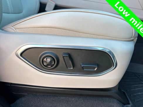 Used 2024 Jeep Wagoneer Base image 25