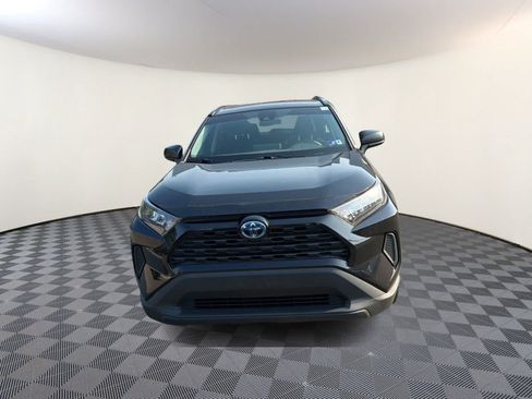 Used 2021 Toyota RAV4 LE AWD/4WD image 3